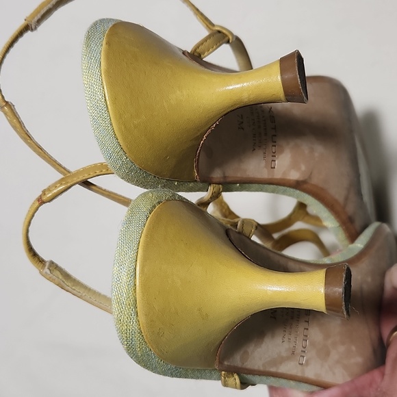 Max Studio  Yellow/Green Leather Strap Design Heel Sandals 2.5" Heel Sz. 7M - Picture 9 of 10